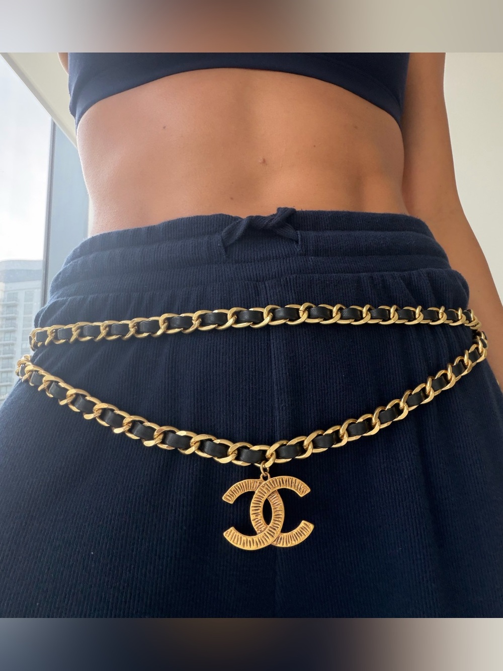 🖤CHANEL Black and Gold Leather-Interwoven Chain Belt with CC Motifs💛 - Picture 7 of 14